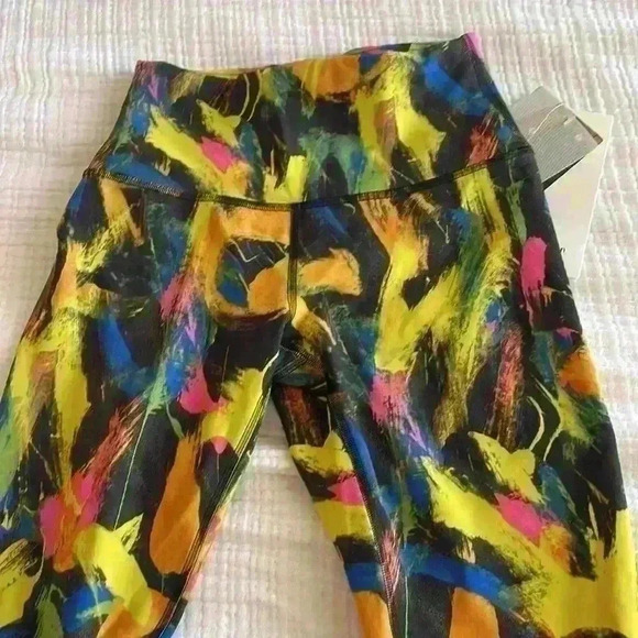 Lululemon- NWT Wunder Train Contour Fit Sz 0 - Picture 4 of 11